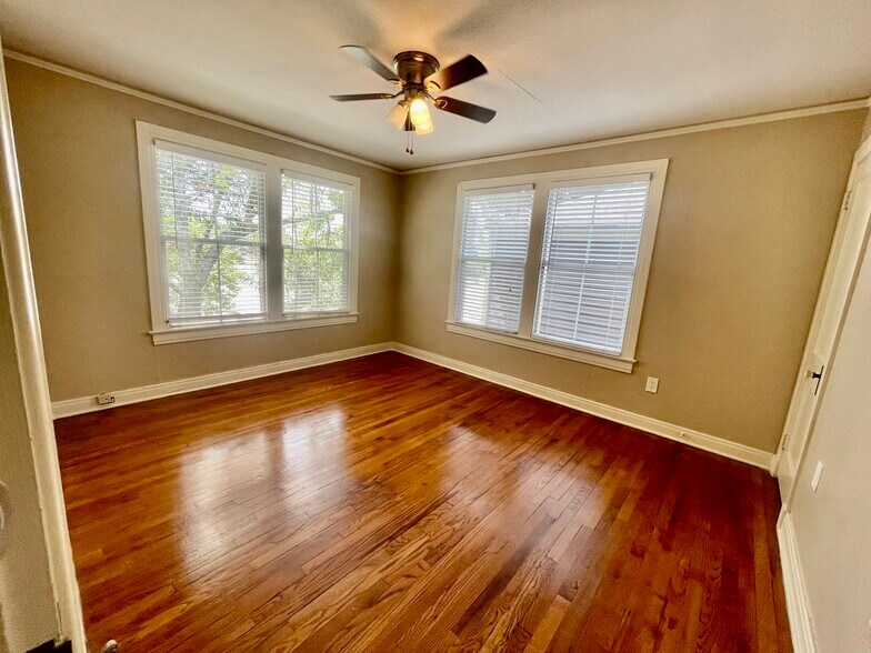 Building Photo - 611 Lakeland Dr