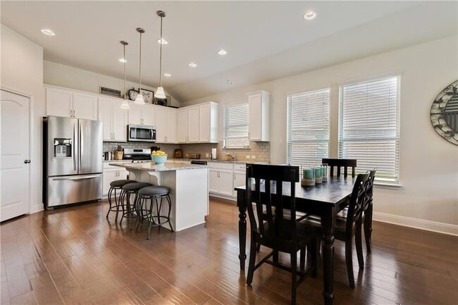 Building Photo - 1016 McCormick Cv