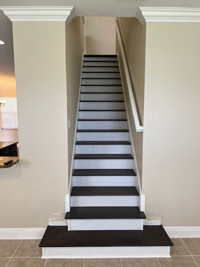 Building Photo - Country Chase