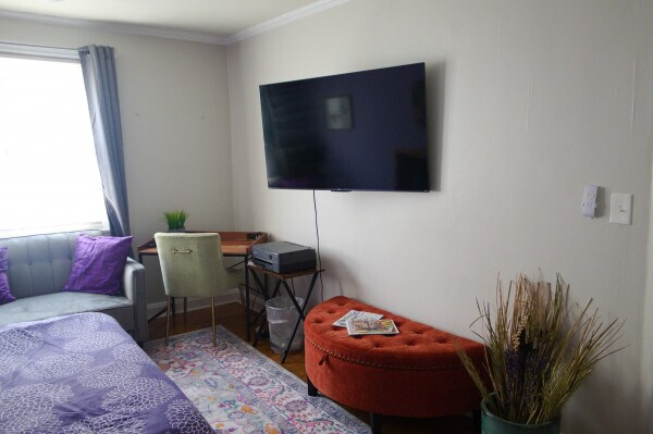 Building Photo - 1544 Oakridge Rd