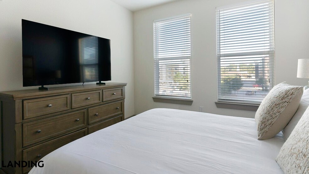 Building Photo - 300 Enclave Dr
