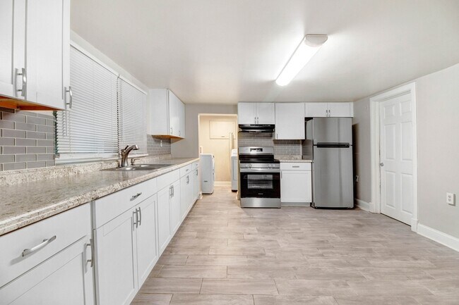 Building Photo - 105 Pineland Cir