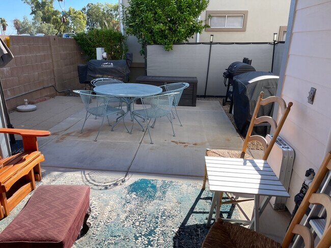 Building Photo - 17200 W Bell Rd