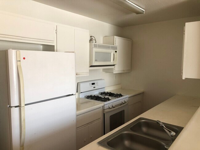 Building Photo - 926 S Gramercy Dr