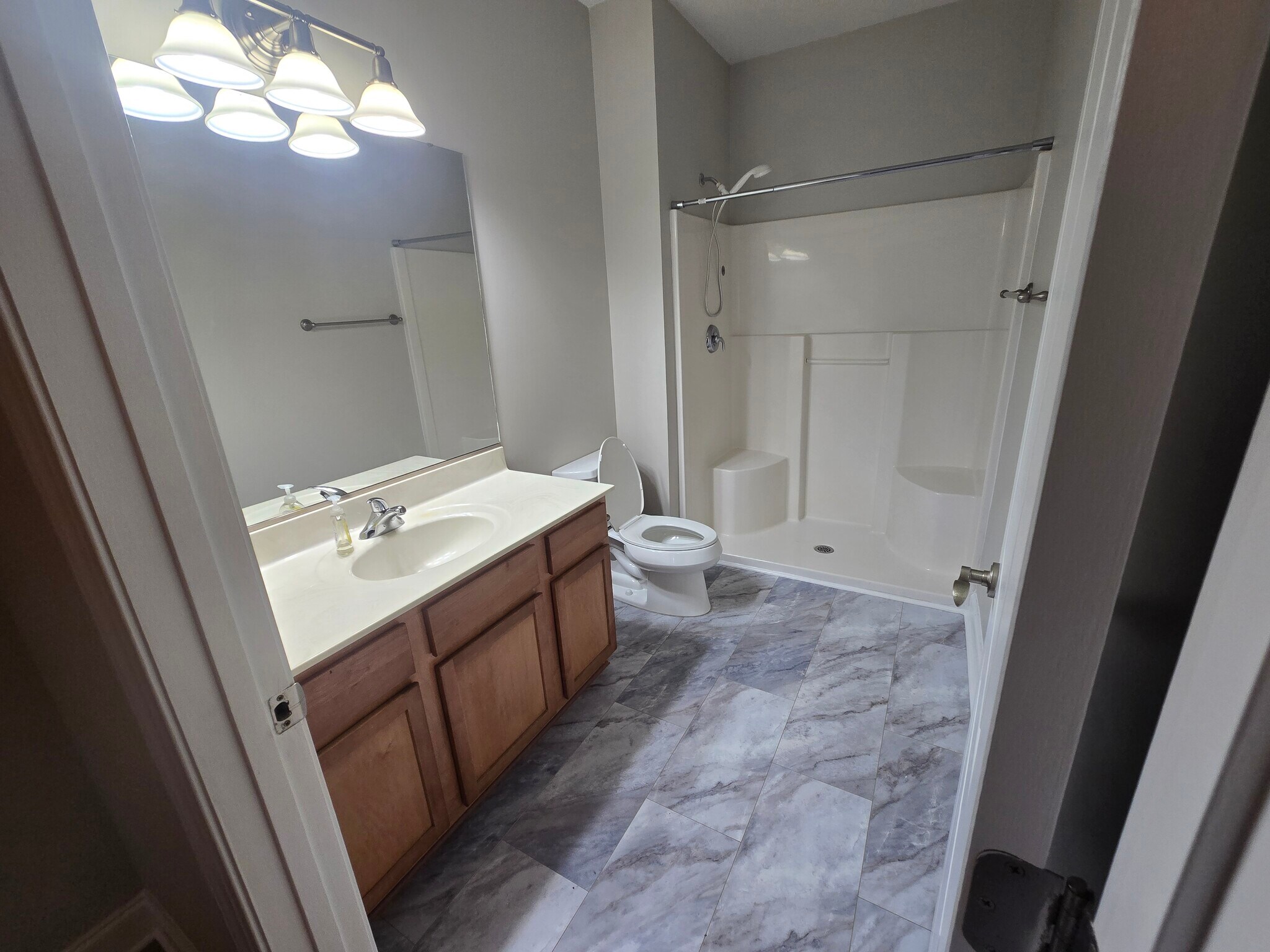 Building Photo - 20 Foxden Dr