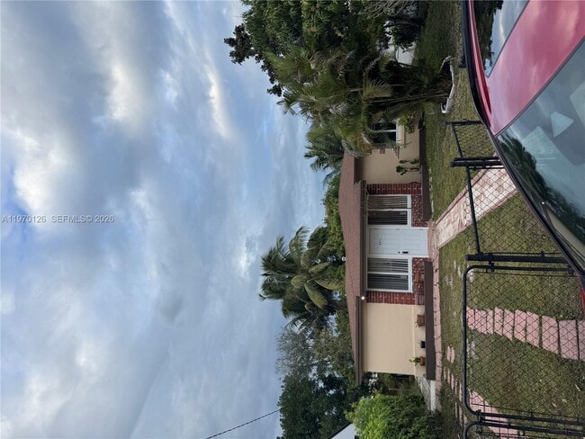 Building Photo - 2411 Rodman St