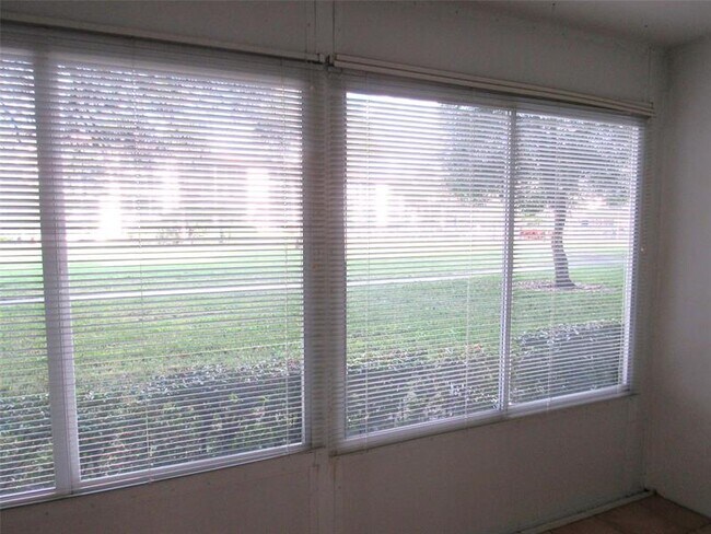 Building Photo - 2804 Victoria Way