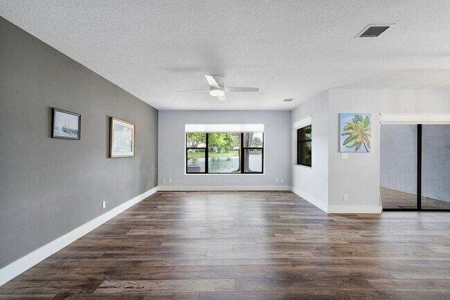 Building Photo - 624 Deer Creek Blvd
