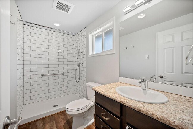 Building Photo - Beautiful Steilacoom Home with Private ADU, Covered Patio, Bonus Gym & A/C!