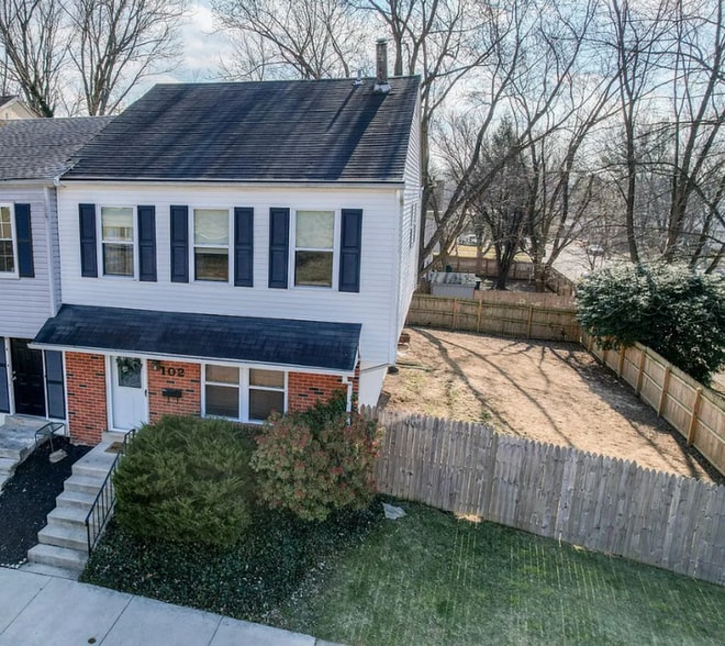 Building Photo - 102 Hopkins Ct