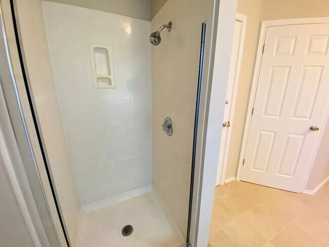 Building Photo - Great Home in Willow Run!