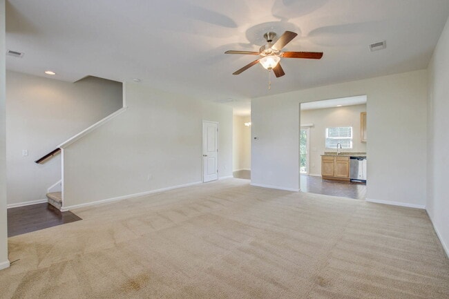Building Photo - 9083 Parlor Dr
