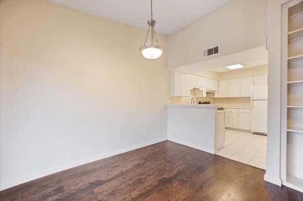 Building Photo - 10555 Turtlewood Ct
