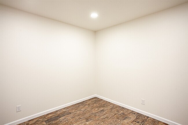 Building Photo - 6317 Ivanhoe Ln