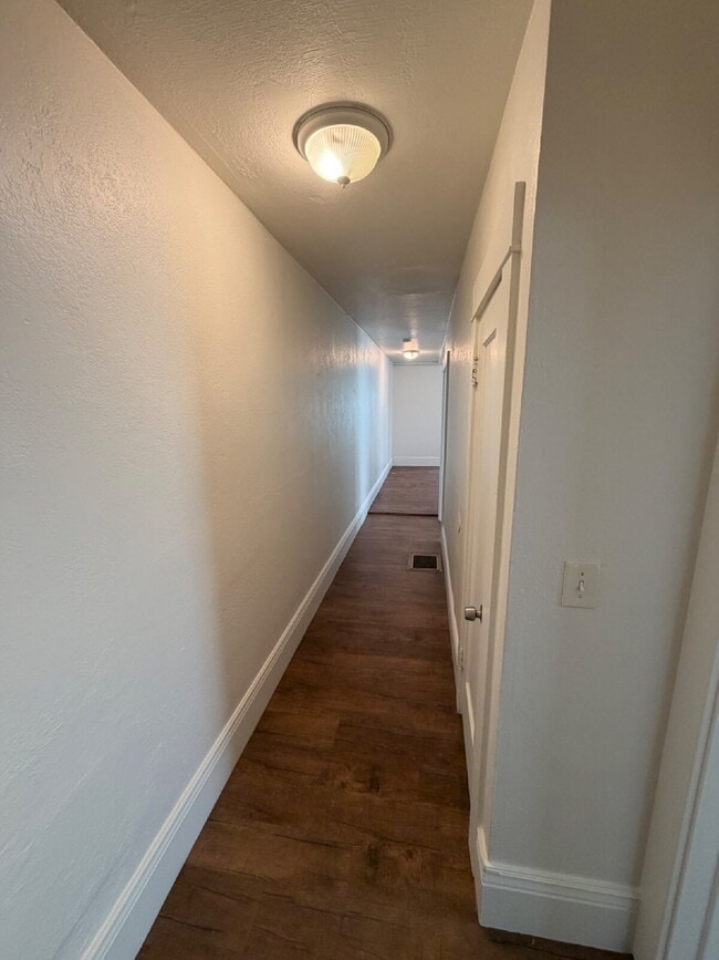 Building Photo - Charming 2-Bedroom Duplex in Merced with Washer dryer connections