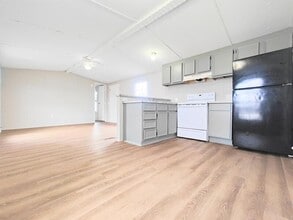 Building Photo - 4409 Rainbow Ln