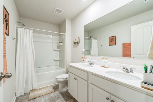 Building Photo - 7595 Jennadee Dr