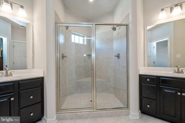 Building Photo - 5950 Etterbeek St