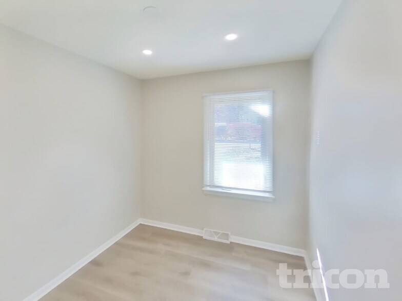 Building Photo - 36493 N Hawthorne Ln