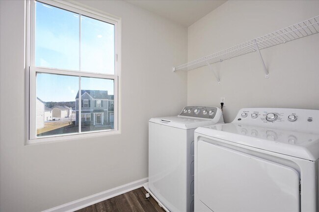 Building Photo - 105 Highcreek Dr
