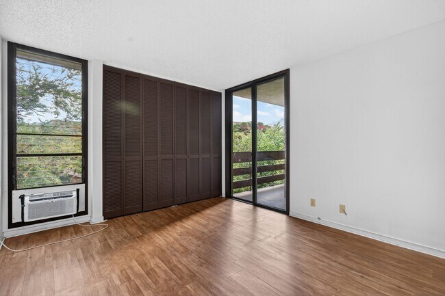 Building Photo - Spacious 2BD/2BA Condo with 2 Covered Parking Stalls in Kailua