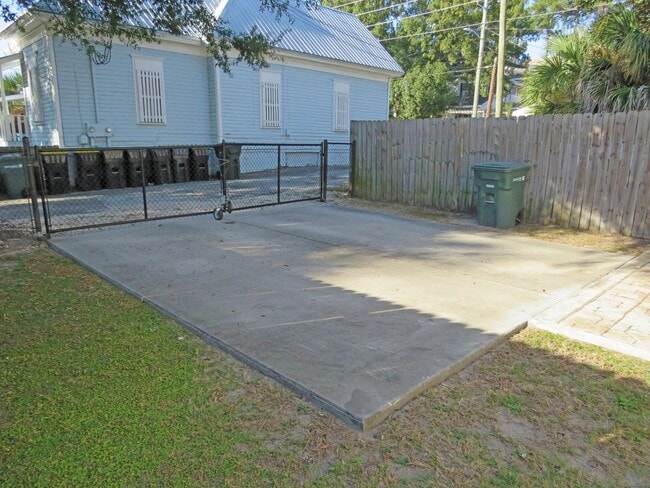 Building Photo - AVAILABLE SEPTEMBER, 2023