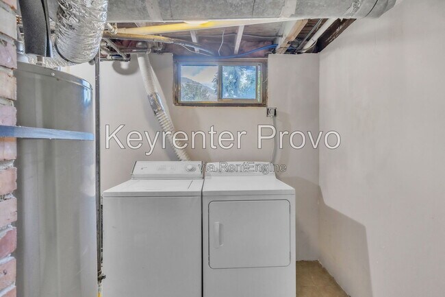 Building Photo - 1304 E 520 S St