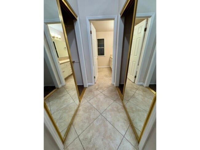 Building Photo - New price!!!!