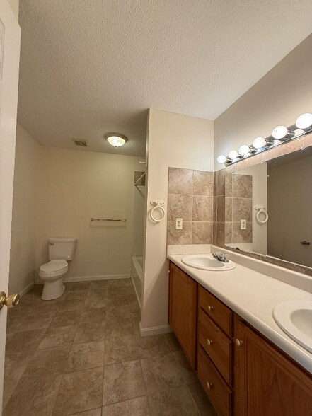 Building Photo - 746 Palmetto Loop