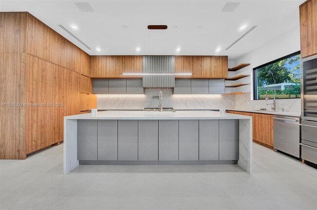 Building Photo - 6401 SW 84th St