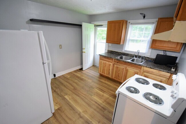 Building Photo - 809 Varsity Dr