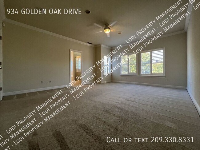 Building Photo - 934 Golden Oak Dr