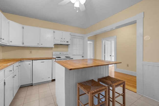 Building Photo - 106 Bismark St
