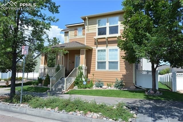 Building Photo - 2202 Hanham Dr