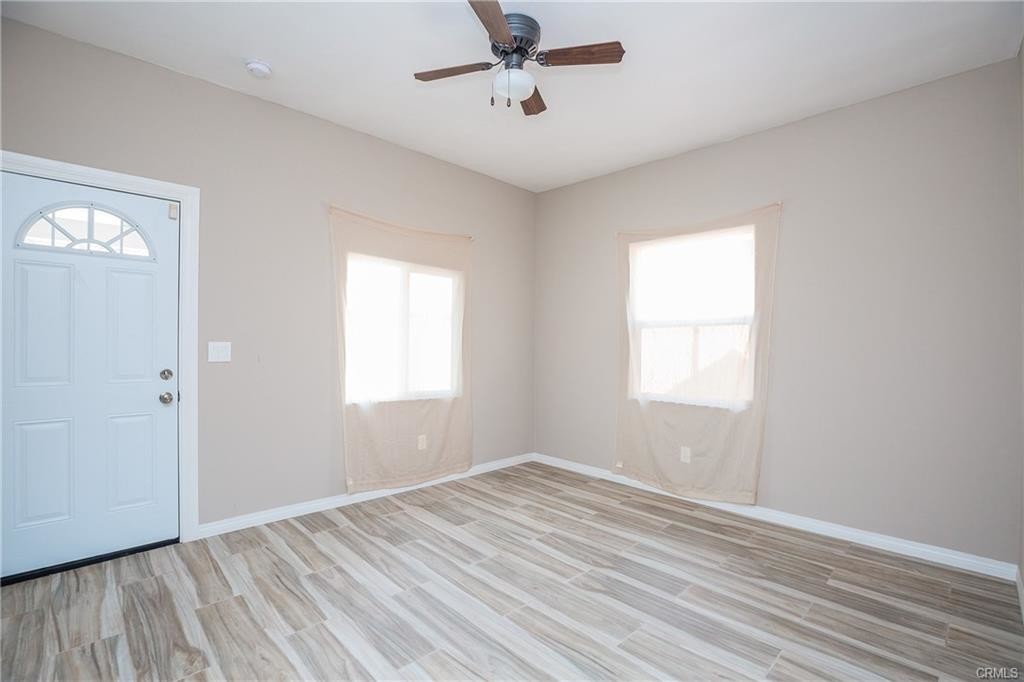 Building Photo - 712 W 54th St