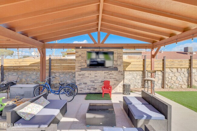 Building Photo - 9913 Album Ave