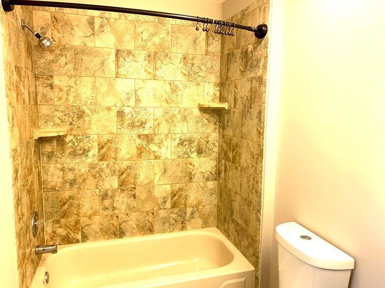 Building Photo - 1109 Foxmeadow Dr