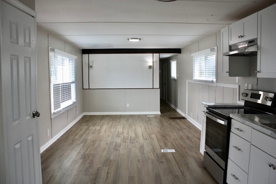 Building Photo - 415 W Limestone Rd