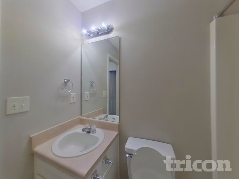 Building Photo - 421 Washington Dr