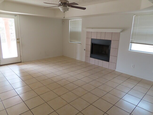 Building Photo - 12860 Tierra Lince Dr