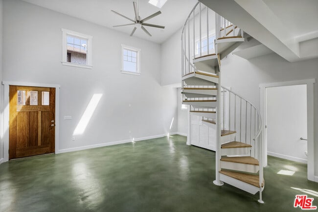 Building Photo - 2358 W 20th St