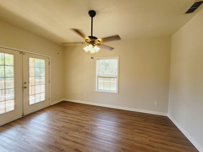 Building Photo - 2770 Weaver Dr