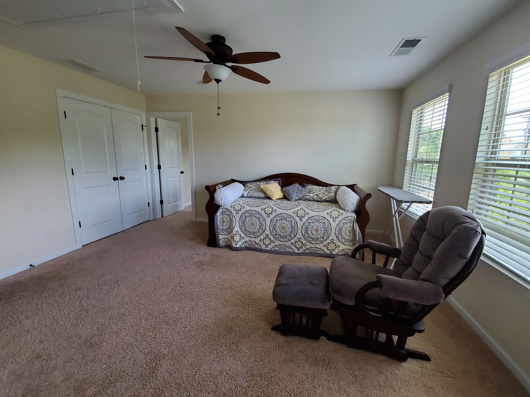 Spacious loft - 808 Ayrshire Ave