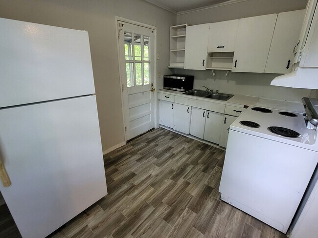 Building Photo - 2833 Wesley Dr