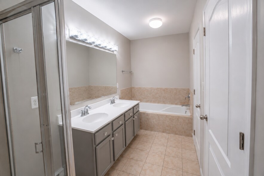 Building Photo - 11138 Wortham Crest Cir