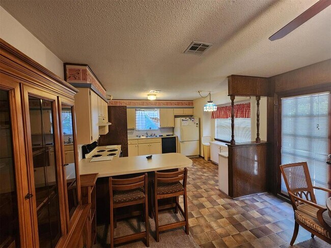 Building Photo - 1313 Whippoorwill Dr