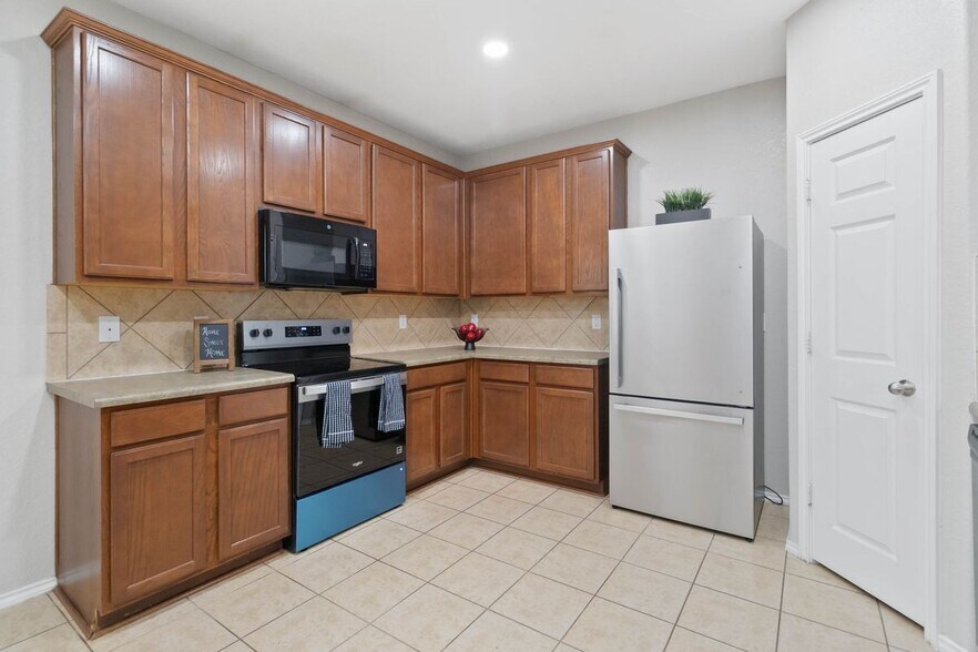 Building Photo - 3637 Double Diamond