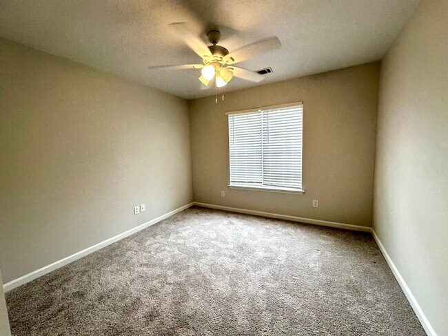 Building Photo - 945 Hunting Horn Wy