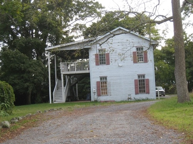 Building Photo - 57 N Shore Rd