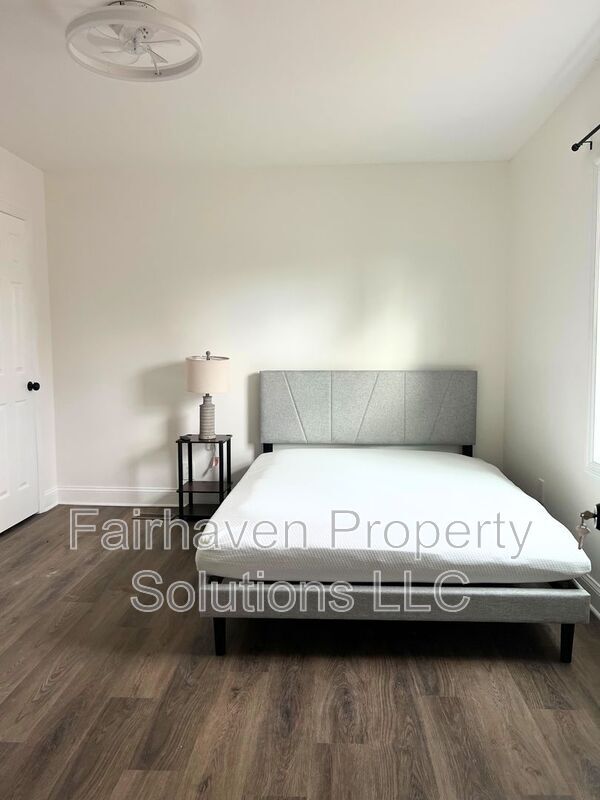 Building Photo - 2827 E 5th Ave